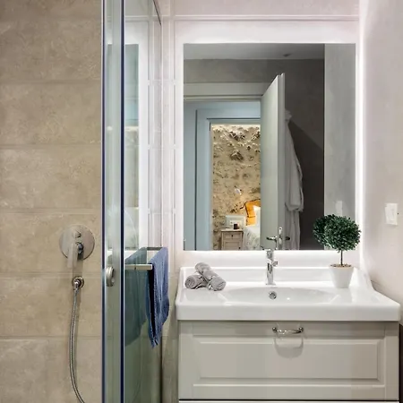 Amelia & Nicholas Stone Apartment