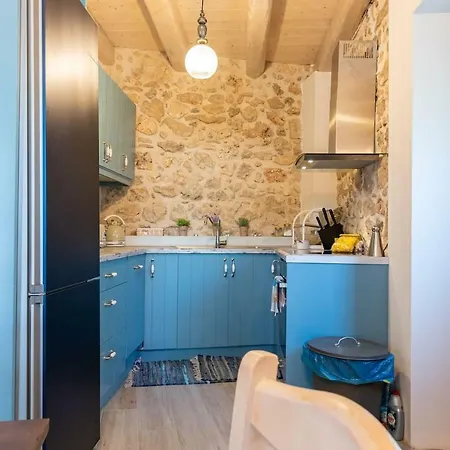 Amelia & Nicholas Stone Apartment